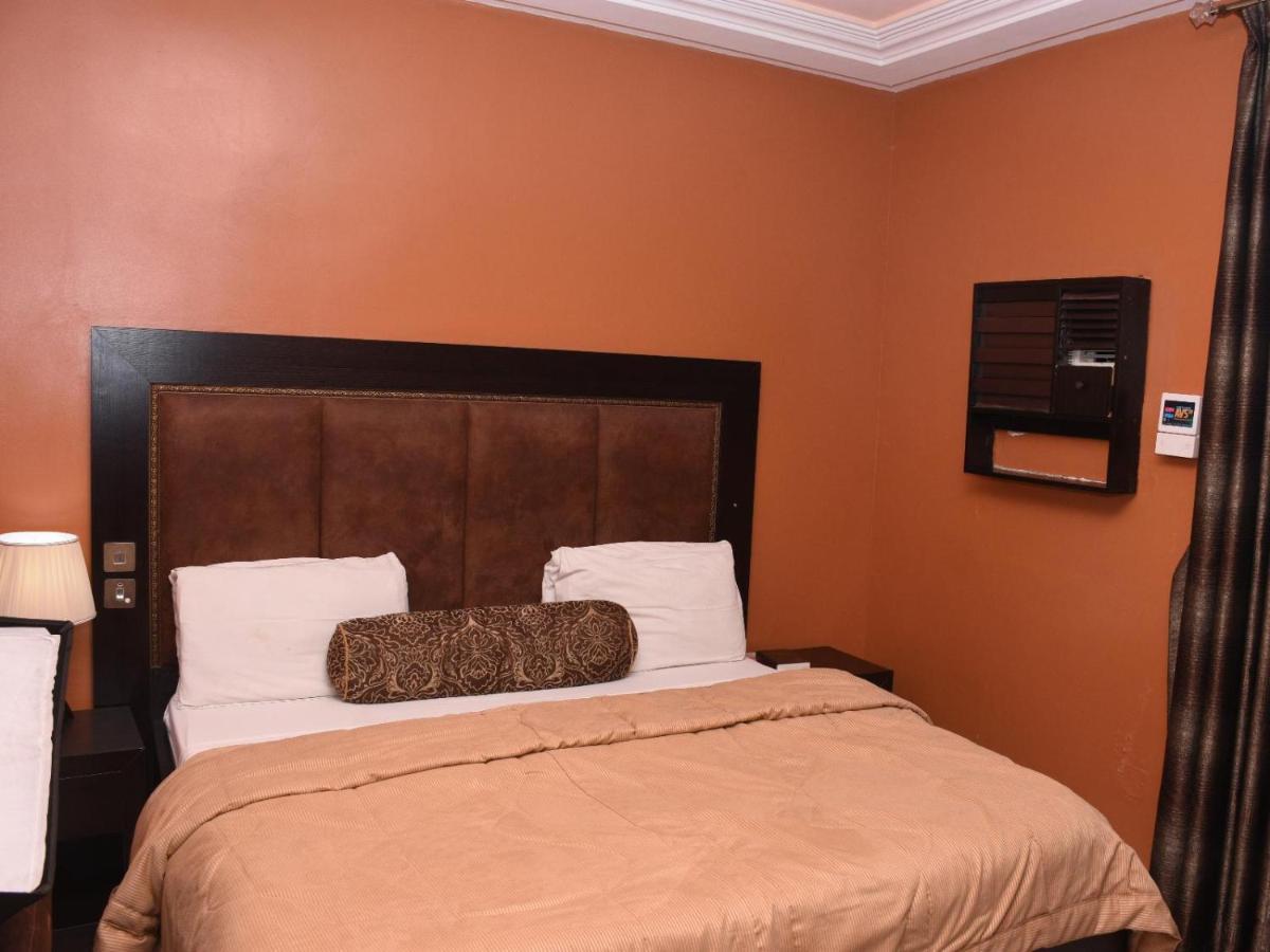 Hard Break Hotel Енугу Екстериор снимка