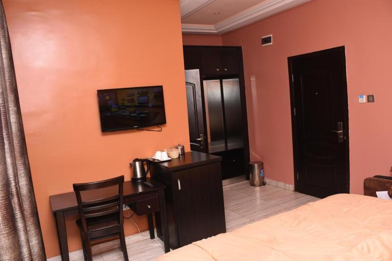 Hard Break Hotel Енугу Екстериор снимка