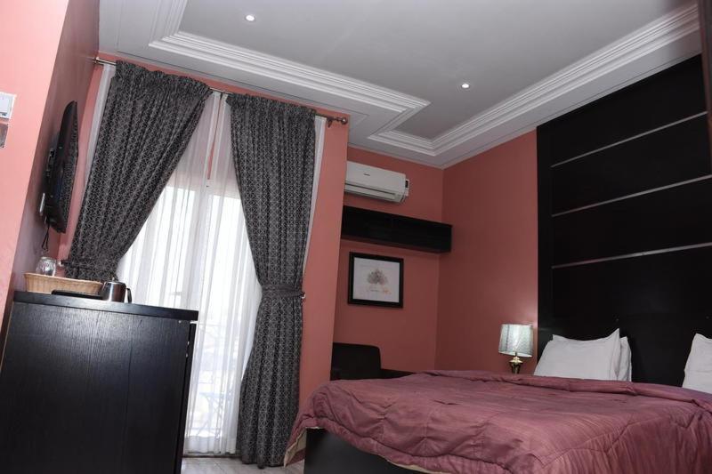 Hard Break Hotel Енугу Екстериор снимка