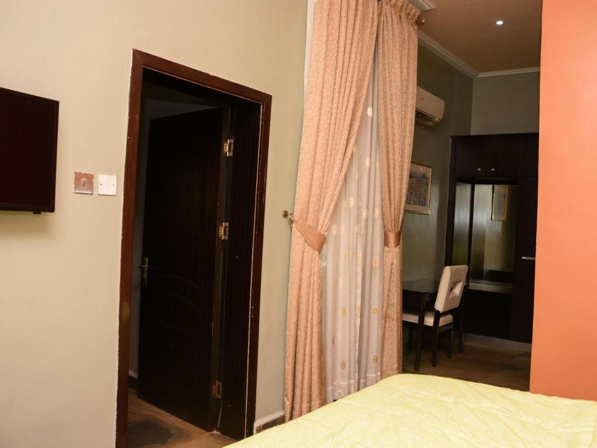 Hard Break Hotel Енугу Екстериор снимка