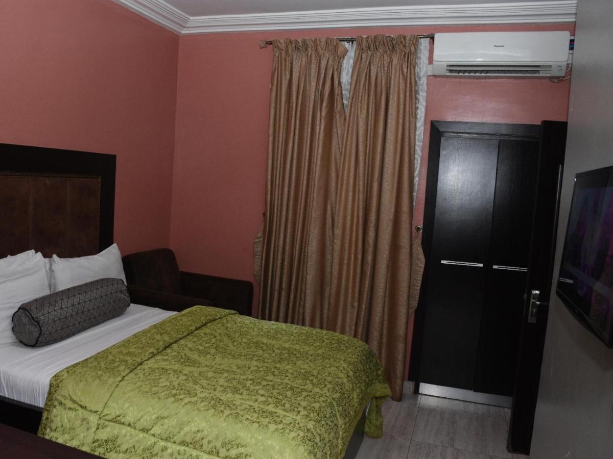 Hard Break Hotel Енугу Екстериор снимка
