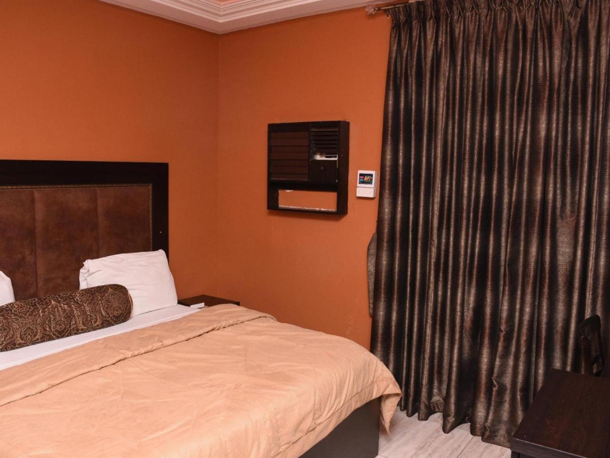 Hard Break Hotel Енугу Екстериор снимка