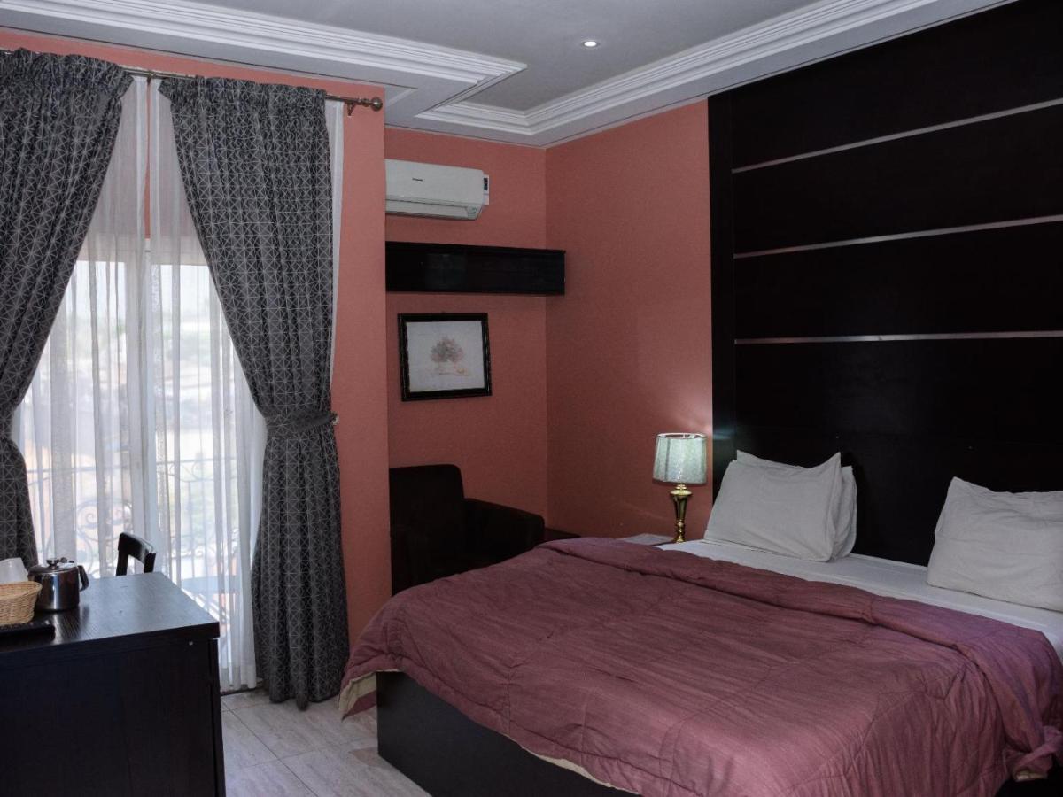 Hard Break Hotel Енугу Екстериор снимка