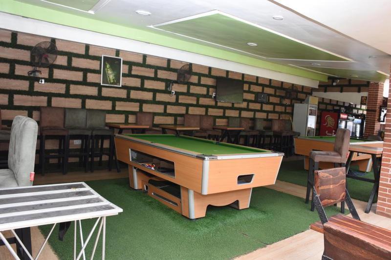 Hard Break Hotel Енугу Екстериор снимка
