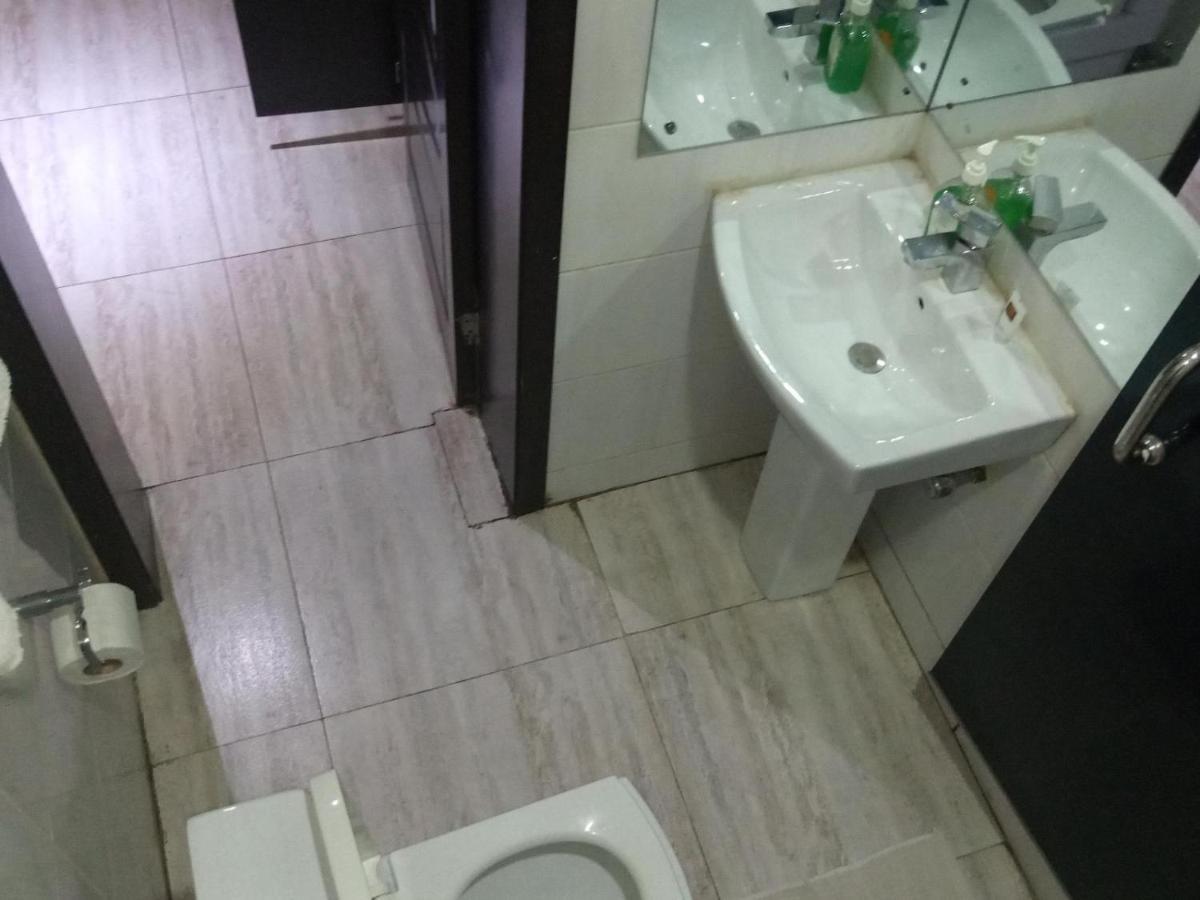 Hard Break Hotel Енугу Екстериор снимка